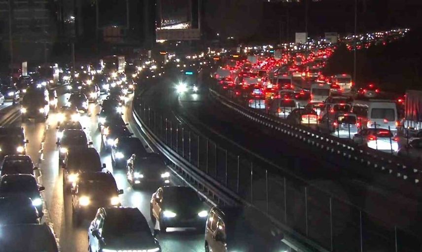 İstanbul'da iş çıkışı yol çalışmaları tepkilere neden oldu
