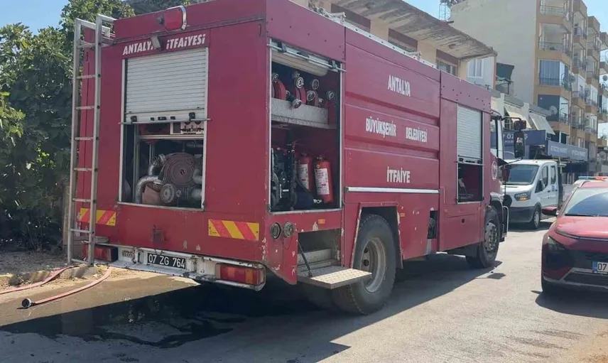 Antalya'da gecekondu yangını: Yabancı uyruklu bir kişinin durumu ciddiyetini koruyor