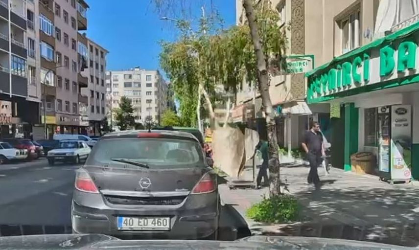 Erzurum'da 7. kattan düşen halı kadının başına isabet etti