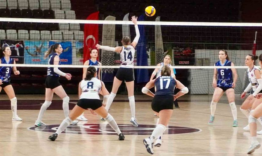 Kayseri Atletikspor voleybol takımı bu sezonki ilk mağlubiyetini aldı