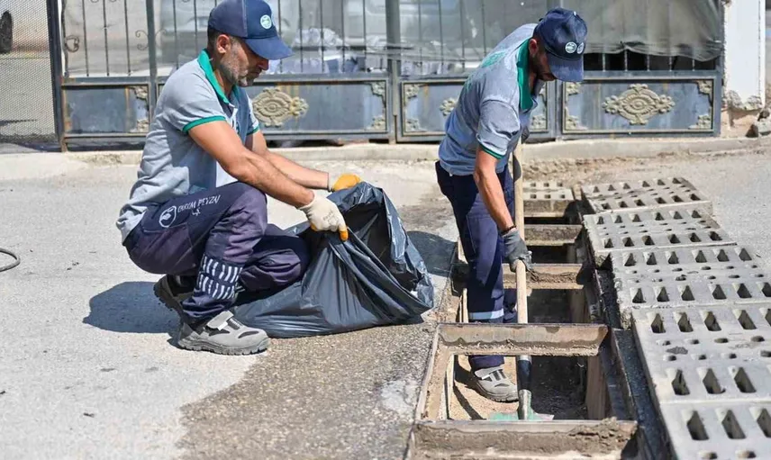 Bursa'da altyapı hazırlıkları tamamlandı: Yağmur suyu ızgaraları temizlendi