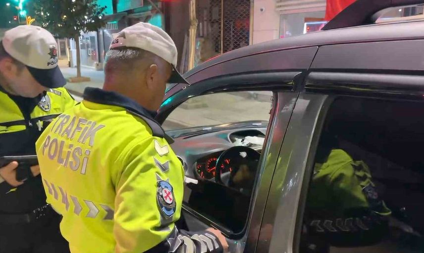 Çorum'da trafik denetimlerinde yüksek ceza bilançosu: 49 sürücüye toplam 135 bin TL ceza
