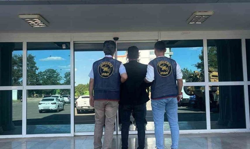 Hakkında hapis cezası bulunan hırsız jandarma tarafından yakalandı