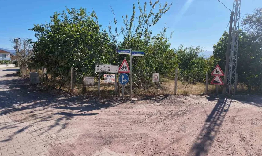 Yalova'da köylerde sokak tabelaları yenilendi