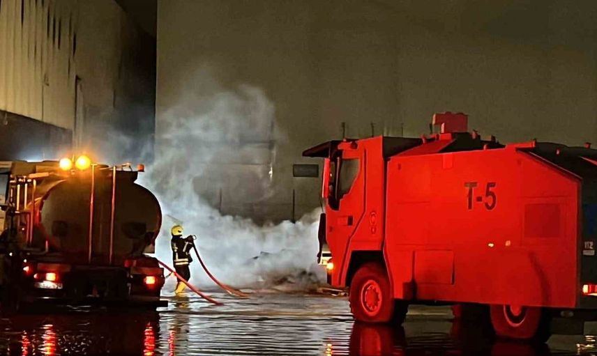 Mersin'deki antrepoda yıldırım düşmesi sonucu çıkan yangın kontrol altına alındı