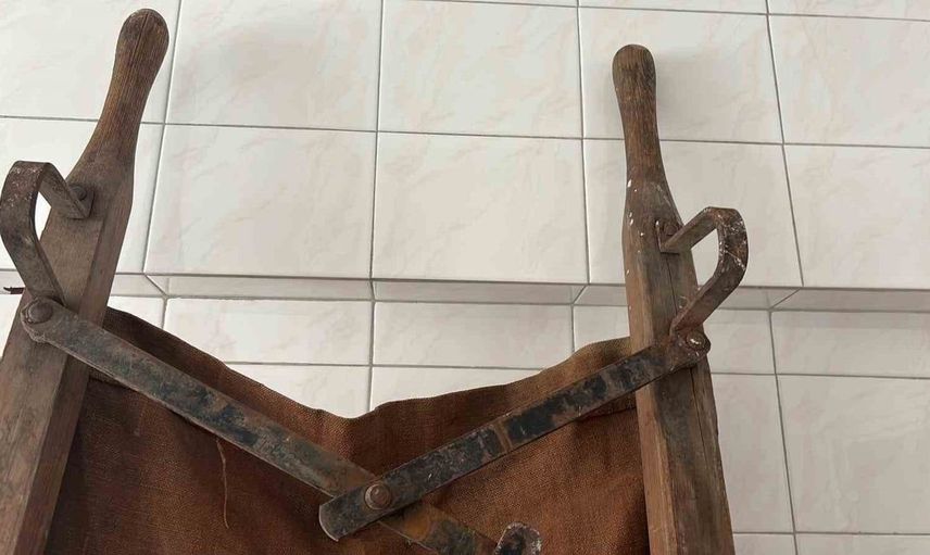 Antalya'da çöpten çıkan tarihi askeri sedye müzeye bağışlandı