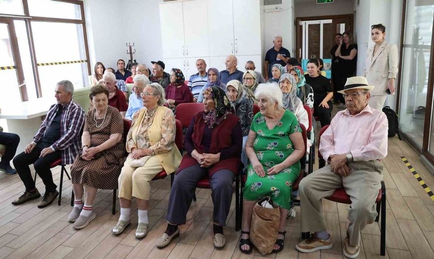 Mavi Ev, Alzheimer hastalarına ve yakınlarına destek sunuyor