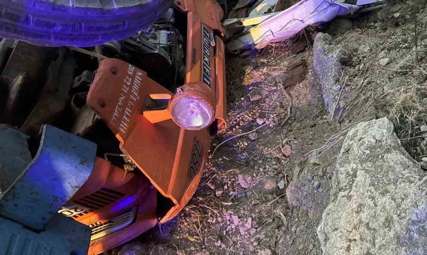 Bozdoğan'da traktör devrildi, sürücü hastaneye kaldırıldı