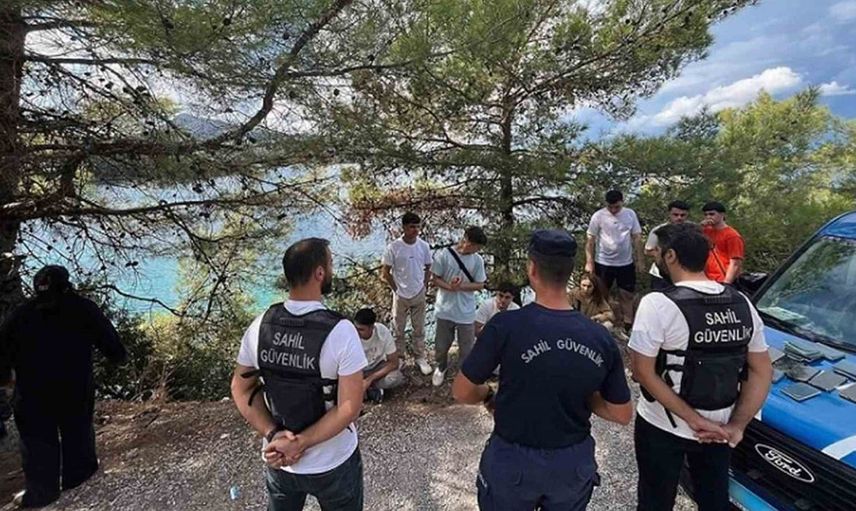 Muğla'nın Özgök koyunda 18 düzensiz göçmen gözaltına alındı