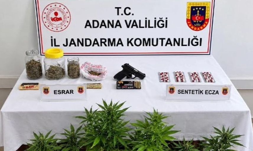 Adana'da jandarma operasyonunda 6 ruhsatsız silah ve uyuşturucu madde ele geçirildi