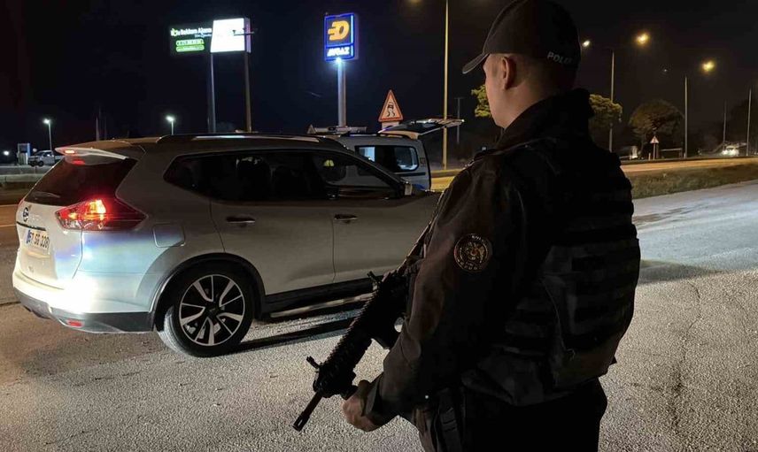 Bolu'da D-100 karayolu üzerinde geniş çaplı polis denetimi yapıldı