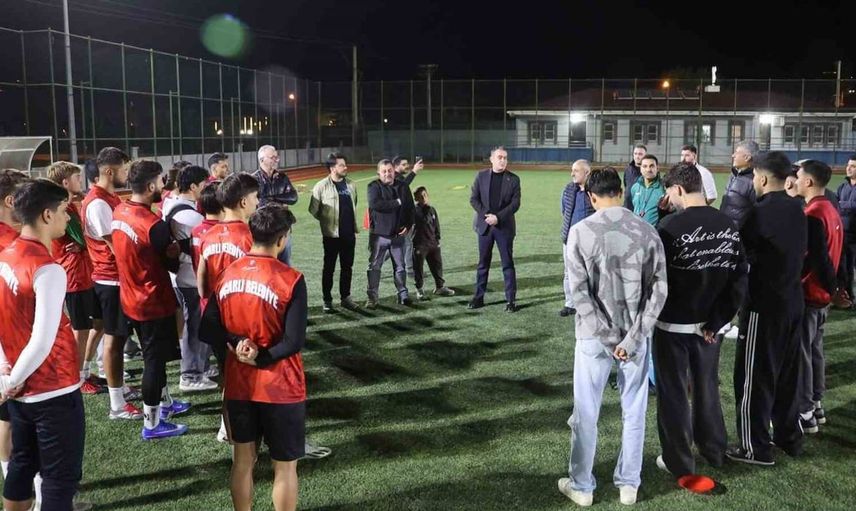 Kazadan sonra göreve dönen Özgür Arıcı, Koçarlıspor'a moral ziyaretinde bulundu