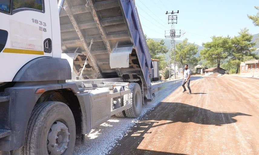 Kaş’ın kırsal mahallelerinde ulaşım konforu artıyor: 16 kilometrelik yol asfaltlanıyor