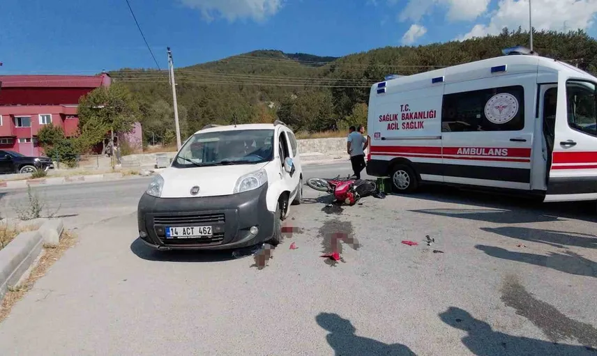 Mudurnu'da motosiklet kazasında kaymakam yardım etti