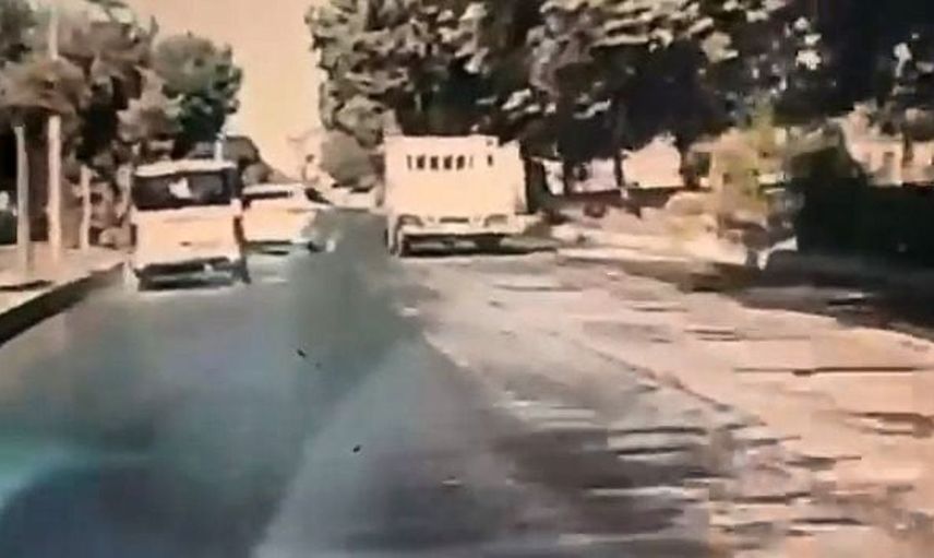 Elazığ'da makas atan sürücü kazadan son anda kurtuldu