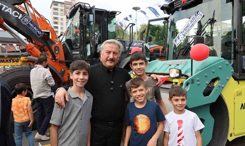 Melikgazi’de çocuklar için düzenlenen şenlikte 48 yeni araç tanıtıldı