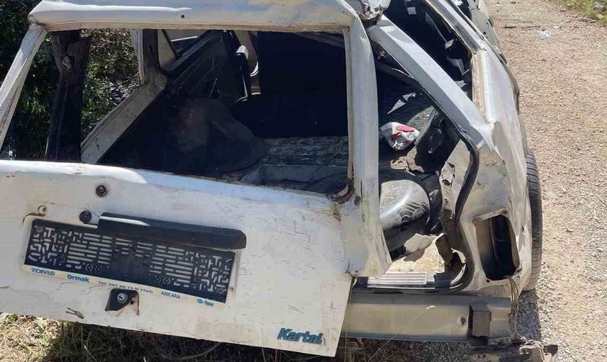 Bayburt'ta tofaş otomobil uçuruma yuvarlandı: 1 ağır yaralı