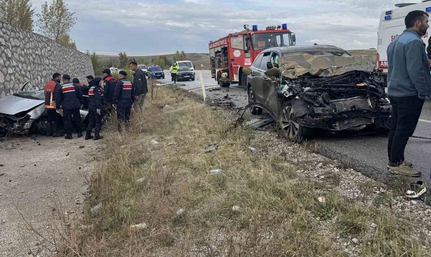 Çorum'da kaza: cip ve otomobil çarpıştı, 4 kişi hayatını kaybetti