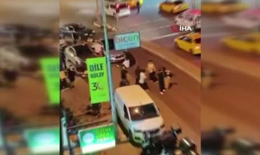 Düğün sonrası restoranda çıkan kavga caddeye taştı