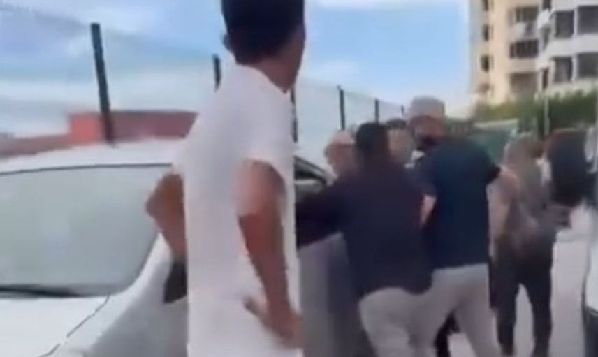 Mudanya'da okul önünde servis şoförleri arasında gerginlik: Kavga anbean görüntülendi