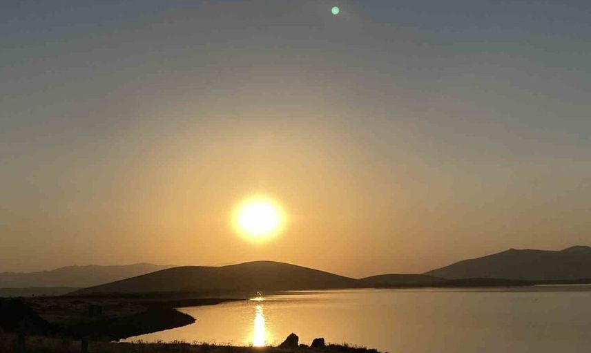 Patnos Barajı'nda gün batımının büyüsü: Eşsiz manzaralar göz kamaştırıyor