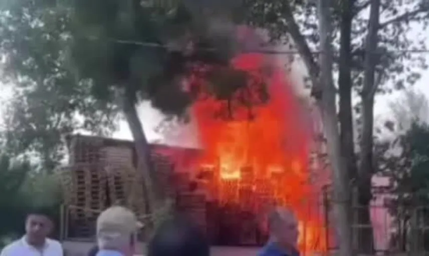 Denizli'de palet fabrikasında yangın paniği