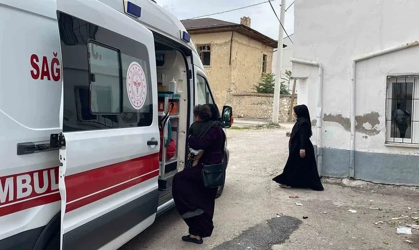 Karaman'da balkon kazası: 2 yaşındaki çocuk hastaneye kaldırıldı