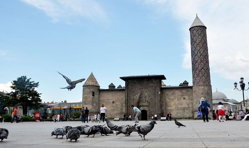 Doğu Anadolu'da gök gürültülü sağanak yağış uyarısı: Erzurum ve çevresi dikkatli olmalı