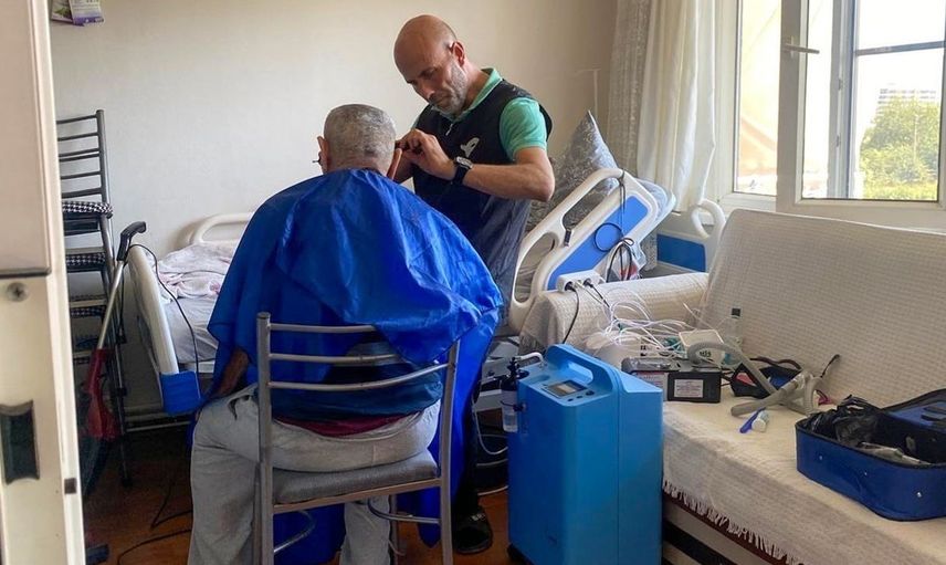 Efeler'de evde bakım hizmetleriyle umut ışığı yayıyor