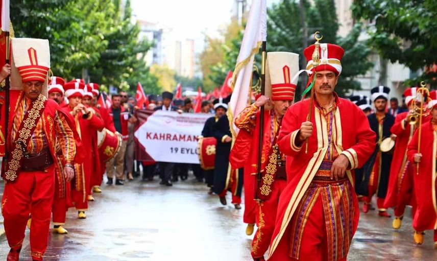 Elazığ'da gaziler için coşkulu yürüyüş düzenlendi