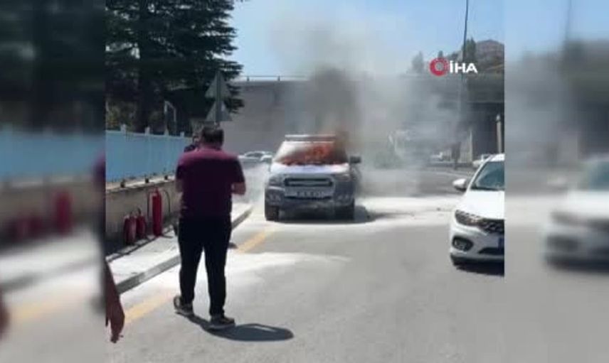 Ankara'da zabıta aracı yangın çıkardı