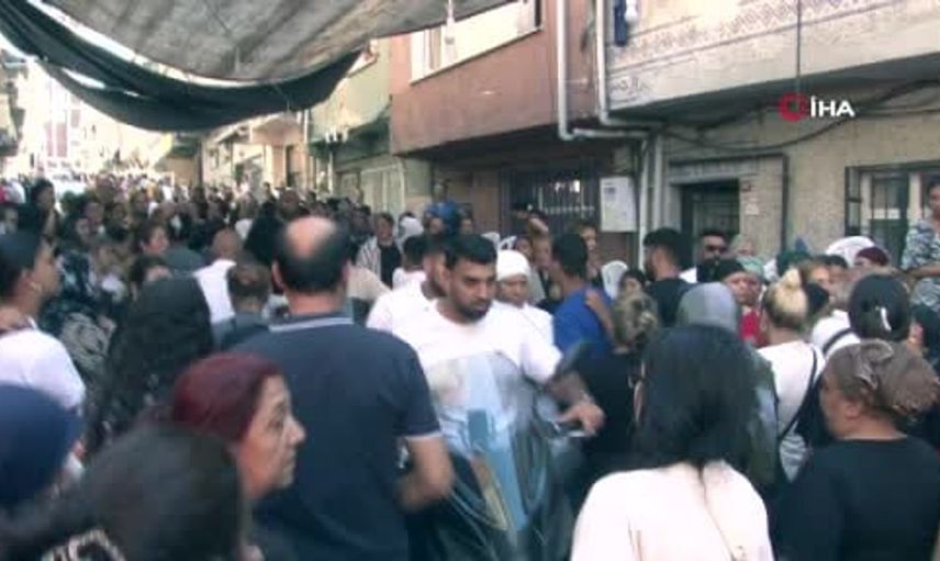 Kağıthane'de 3 çocuk annesi kadının cenazesi evine getirildi