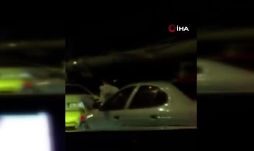 Trafik güvenliğini hiçe sayarak kaputta oturdu: 15 Temmuz Şehitler Köprüsü'nde ilginç olay