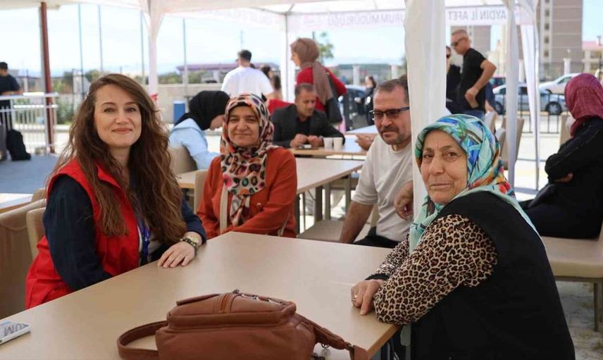 Aydın gençlik merkezi, üniversite öğrencilerine ilk günlerinde rehberlik sağladı