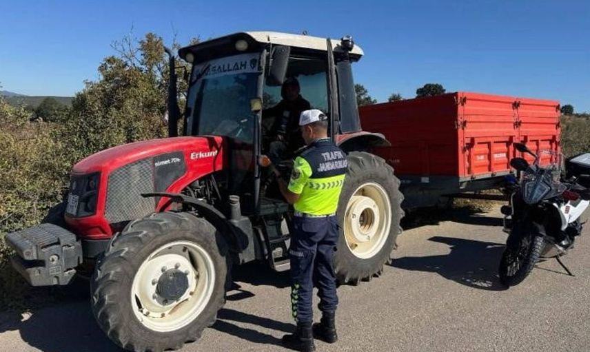 Bilecik'te jandarma traktör sürücülerine güvenlik uyarısında bulundu