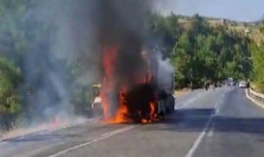 Kahramanmaraş'ta seyir halindeki kamyonun alev alması paniğe neden oldu