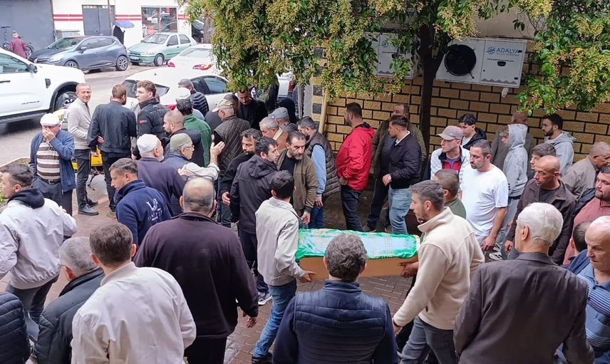 Küçük Melis son yolculuğuna uğurlandı: Ailesi ve yakınları yasa boğuldu