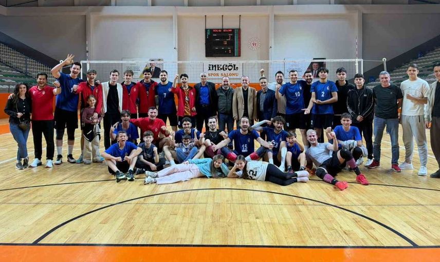 İnegöl Belediyespor voleybolda zirveye koşuyor: 3'te 3 yapıldı