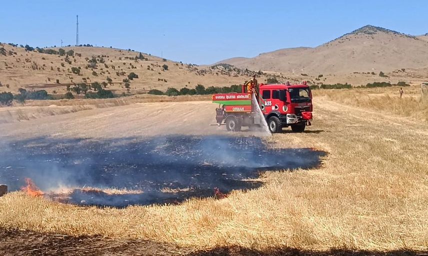 Afyonkarahisar’da anız yangını 200 dekar alanı etkiledi