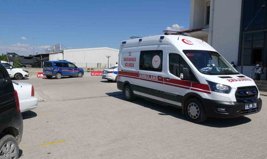 Malatya'da evinin bahçesinde başından vurulmuş halde bulunan adam hayatını kaybetti