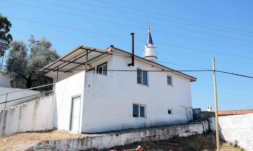 Menteşe'de istifa eden imamın lojmanından tonlarca çöp çıktı