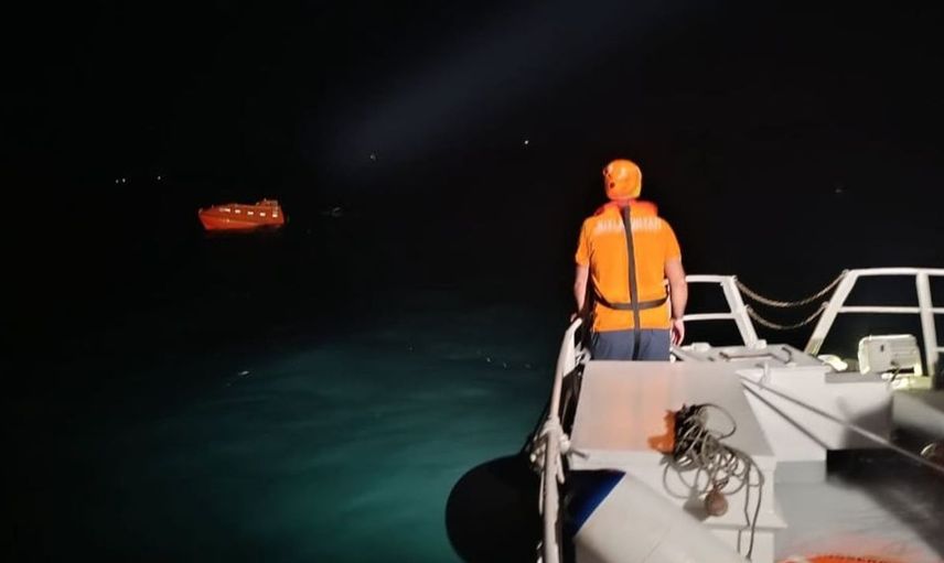 Silivri açıklarında meydana gelen gemi çarpışması sonrası arama çalışmaları sürüyor