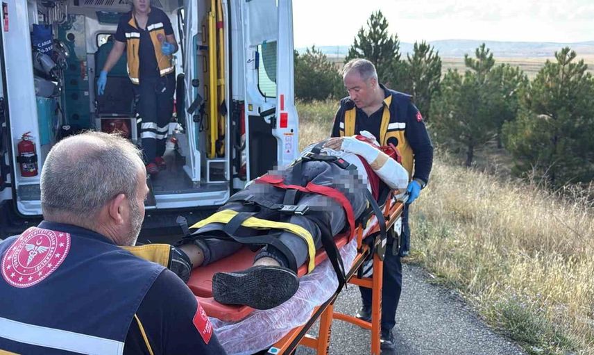 Sivas'ta trafik kazası: otomobil tıra çarptı, 6 kişi yaralı