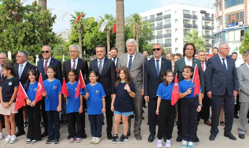Denizli'de 2026-2027 eğitim yılı çelenk töreniyle başladı