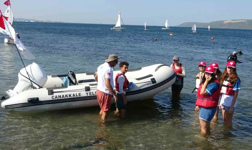 Çanakkale’de gençler tarihi dalış ve yelkenle buluştu