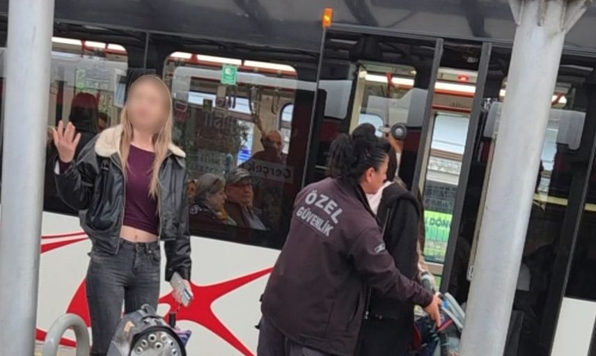 Tramvay istasyonunda kediye yapılan müdahale tartışması büyüdü