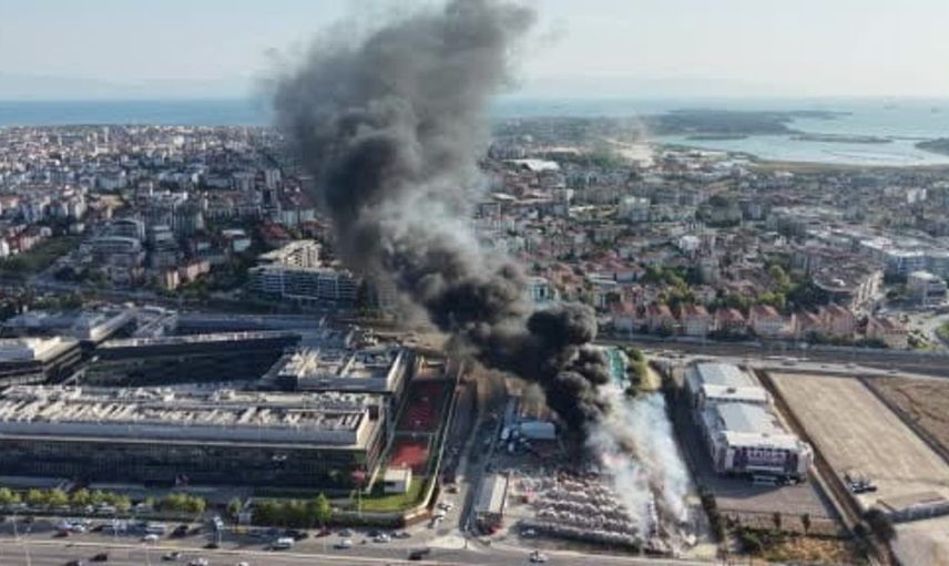 Tuzla'da otluk alanda çıkan yangın teknelere sıçradı