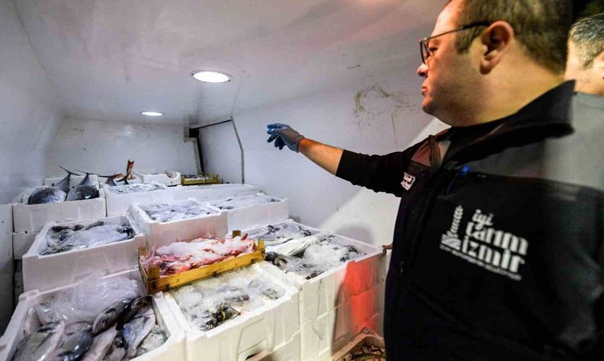 İzmir'de balık av sezonu yoğun ilgiyle başladı