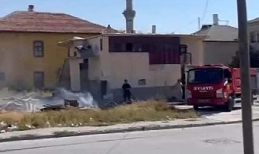 Karapınar'da çıkan iki ot yangını itfaiyeyi alarma geçirdi