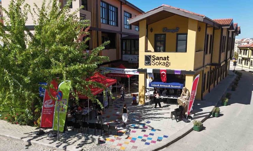 Eskişehir'de fırçanın seramik yüzeyine dokunuşları sergilenecek